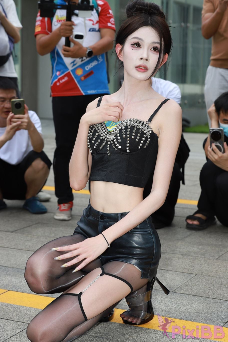 Featured Street Photography Works No.5947 slender long legs with black stockings PixiBB.COM 308