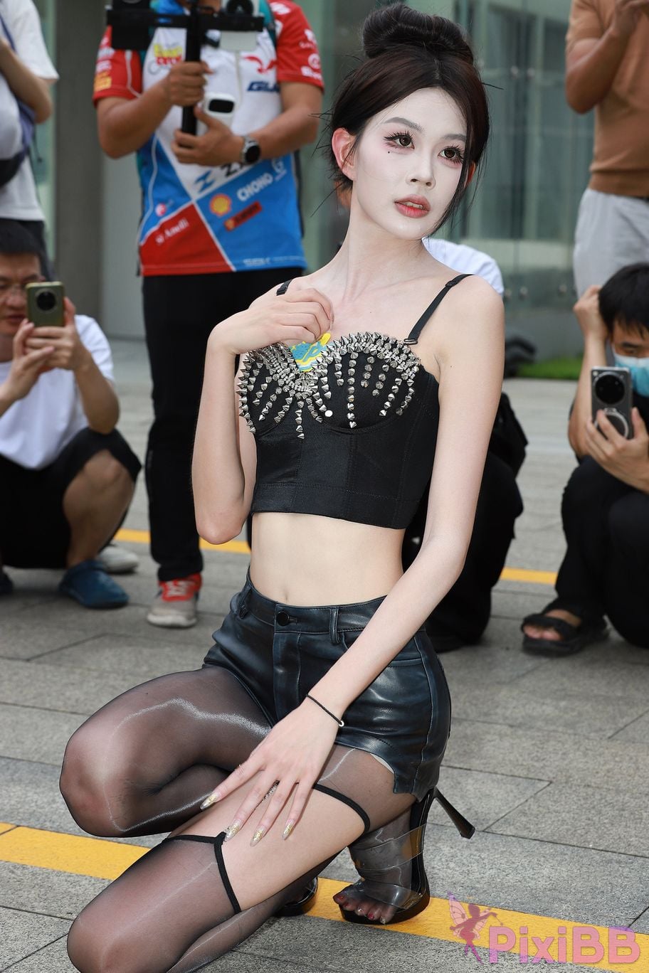 Featured Street Photography Works No.5947 slender long legs with black stockings PixiBB.COM 309