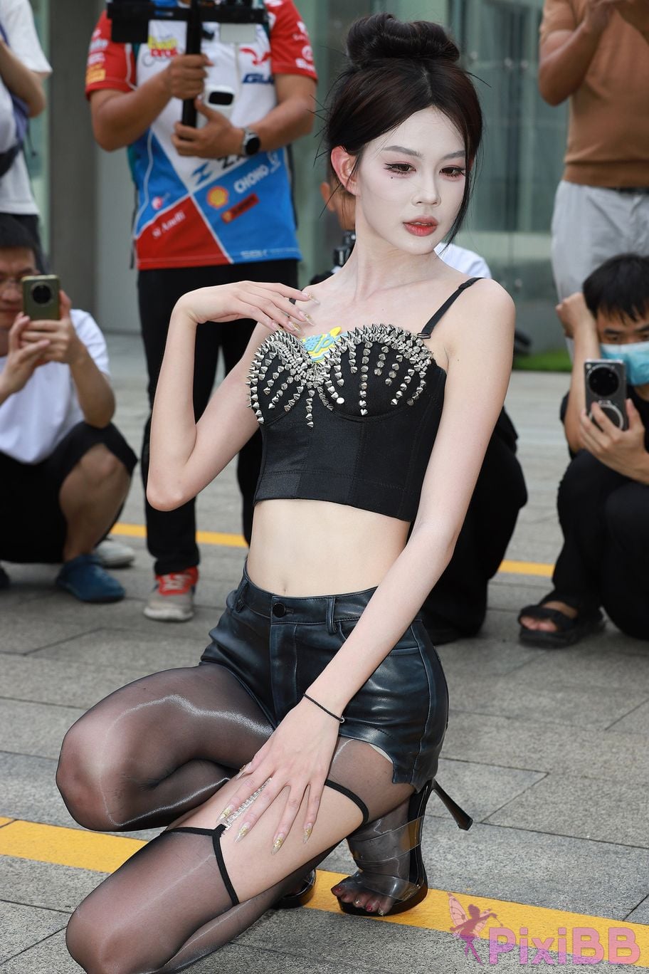 Featured Street Photography Works No.5947 slender long legs with black stockings PixiBB.COM 310