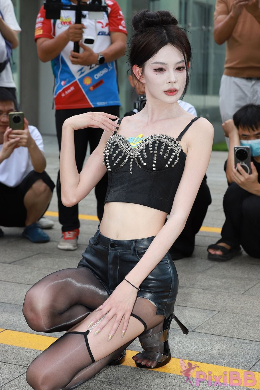 Featured Street Photography Works No.5947 slender long legs with black stockings PixiBB.COM 311