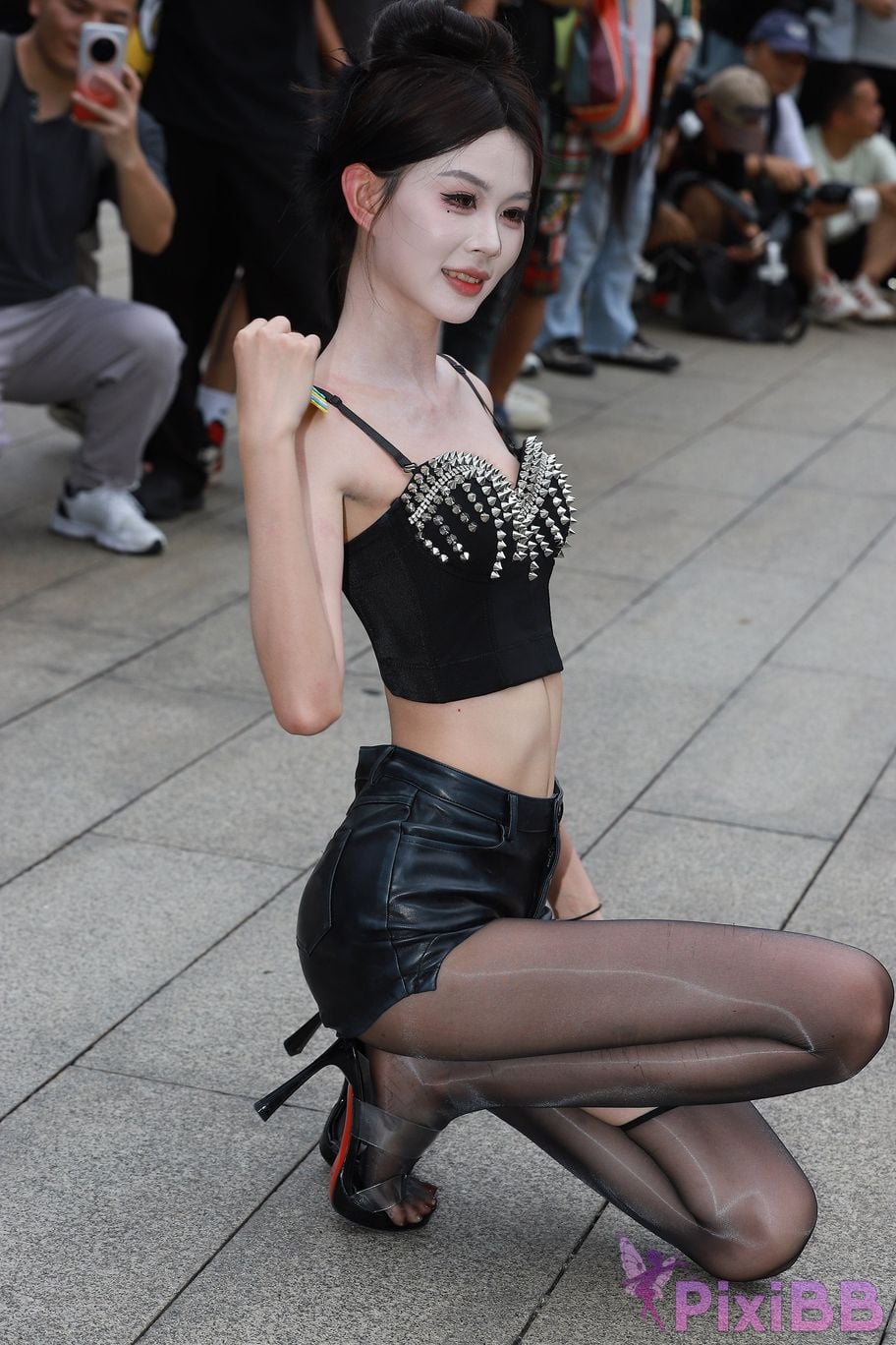 Featured Street Photography Works No.5947 slender long legs with black stockings PixiBB.COM 315