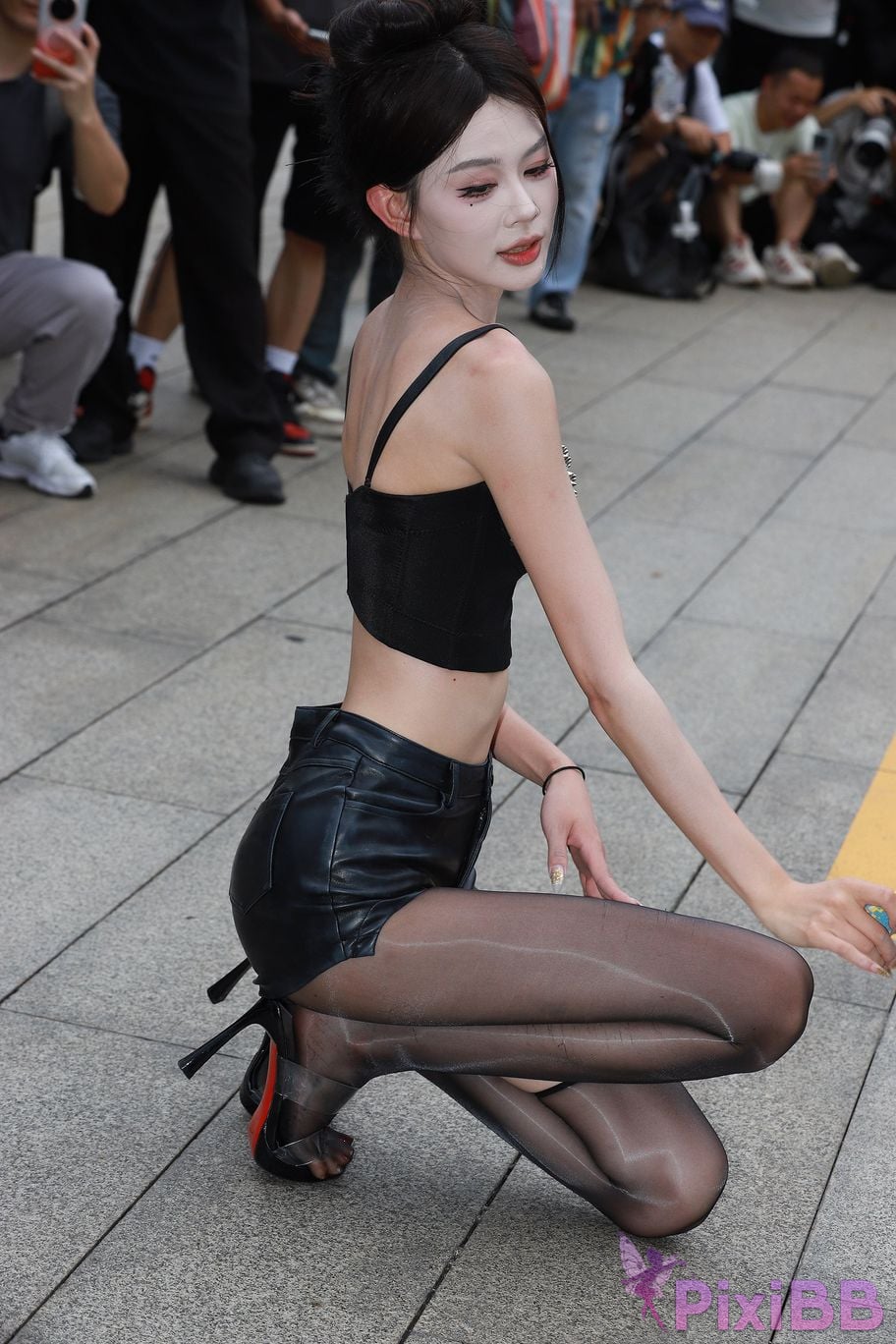 Featured Street Photography Works No.5947 slender long legs with black stockings PixiBB.COM 317