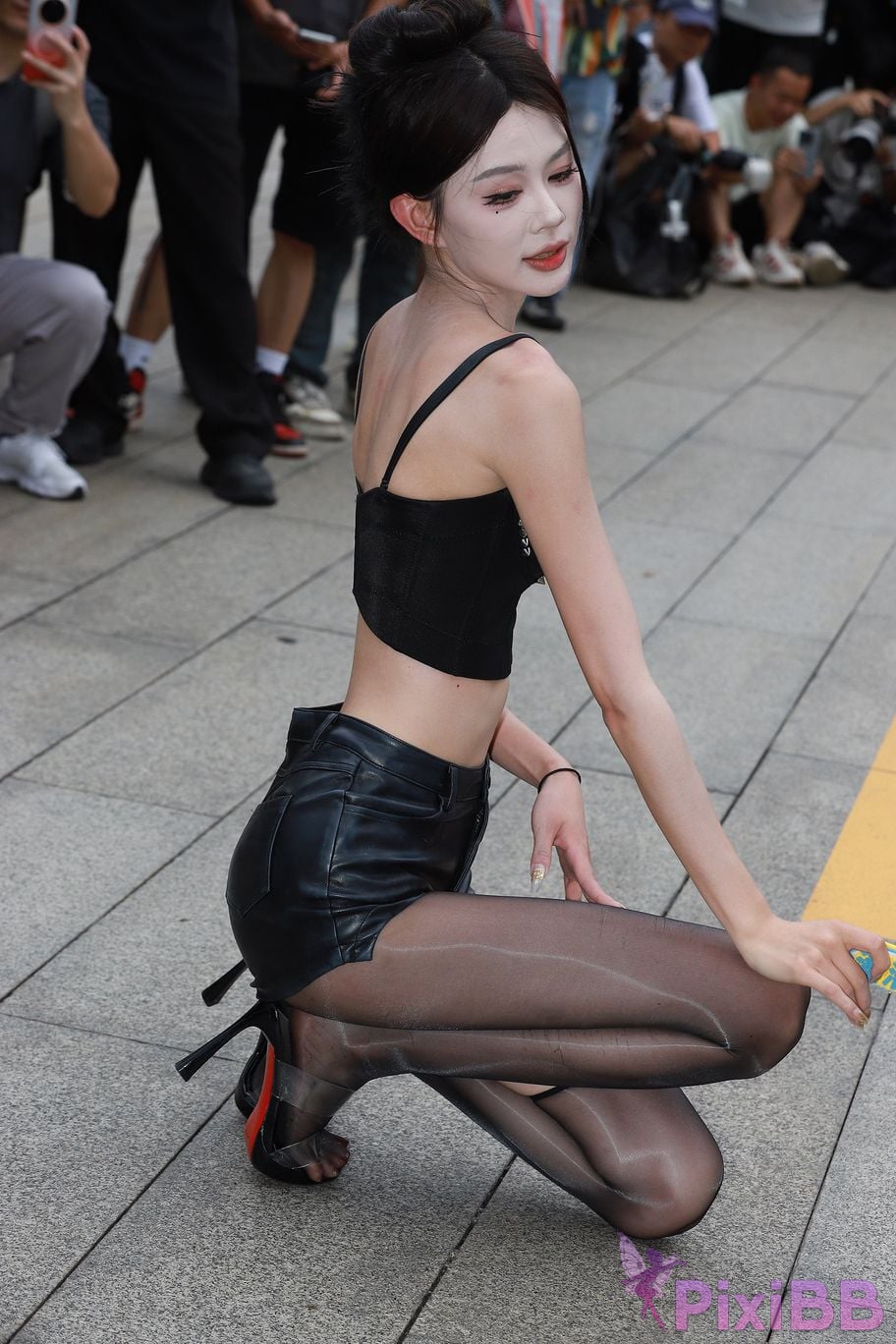 Featured Street Photography Works No.5947 slender long legs with black stockings PixiBB.COM 318