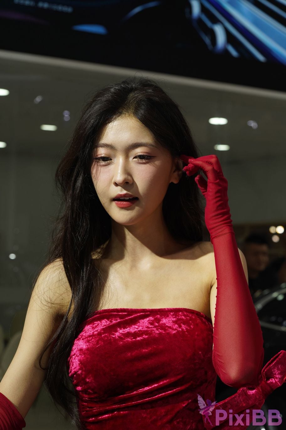 Featured Street Photography Works No.5957 Ren Mianmian in a bright red dress PixiBB.COM 007