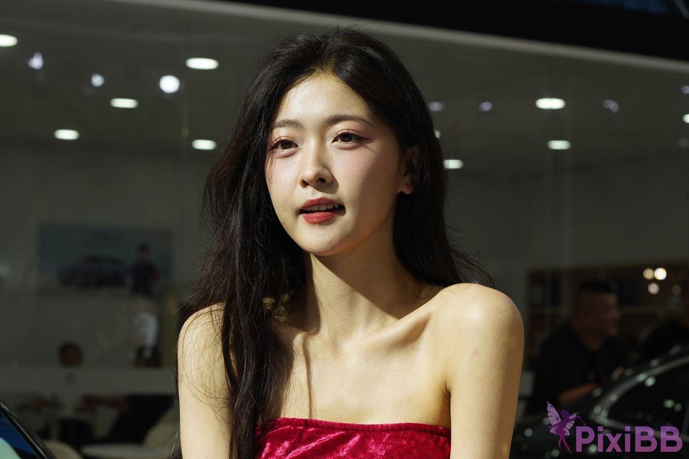 Featured Street Photography Works No.5957 Ren Mianmian in a bright red dress PixiBB.COM 011