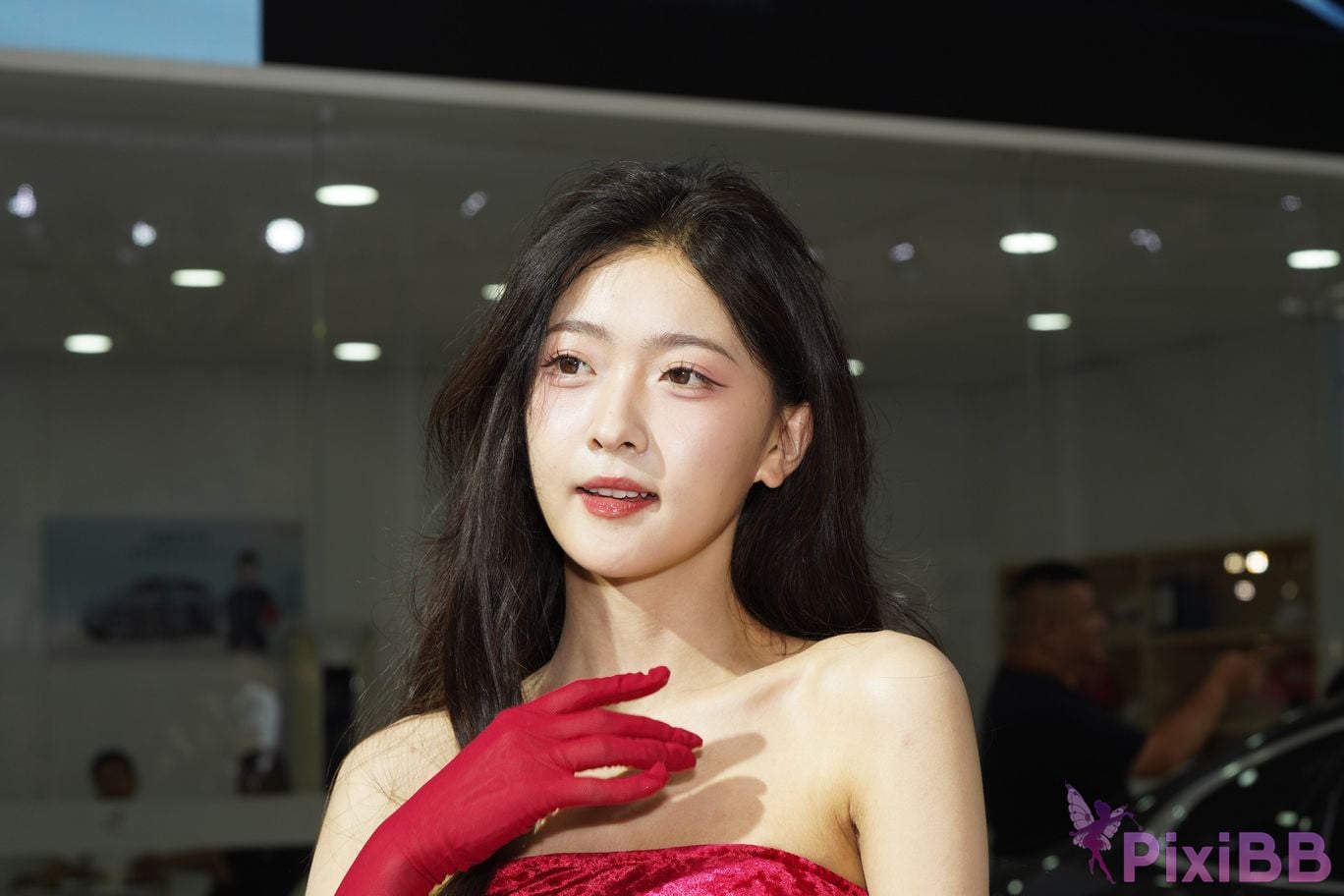 Featured Street Photography Works No.5957 Ren Mianmian in a bright red dress PixiBB.COM 012