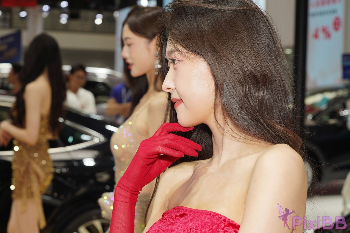 Featured Street Photography Works No.5957 Ren Mianmian in a bright red dress PixiBB.COM 021