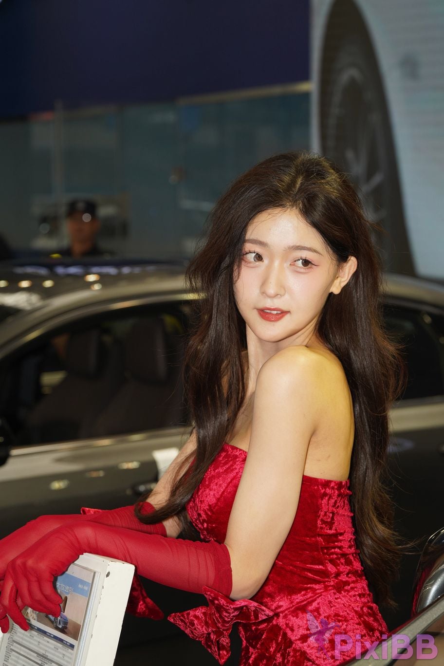Featured Street Photography Works No.5957 Ren Mianmian in a bright red dress PixiBB.COM 054