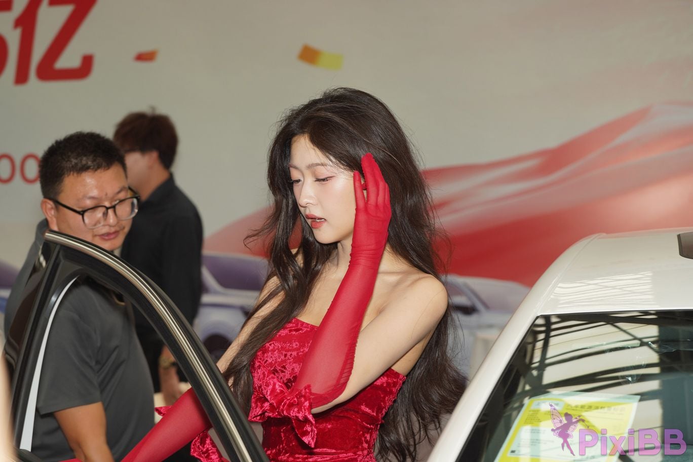 Featured Street Photography Works No.5957 Ren Mianmian in a bright red dress PixiBB.COM 111