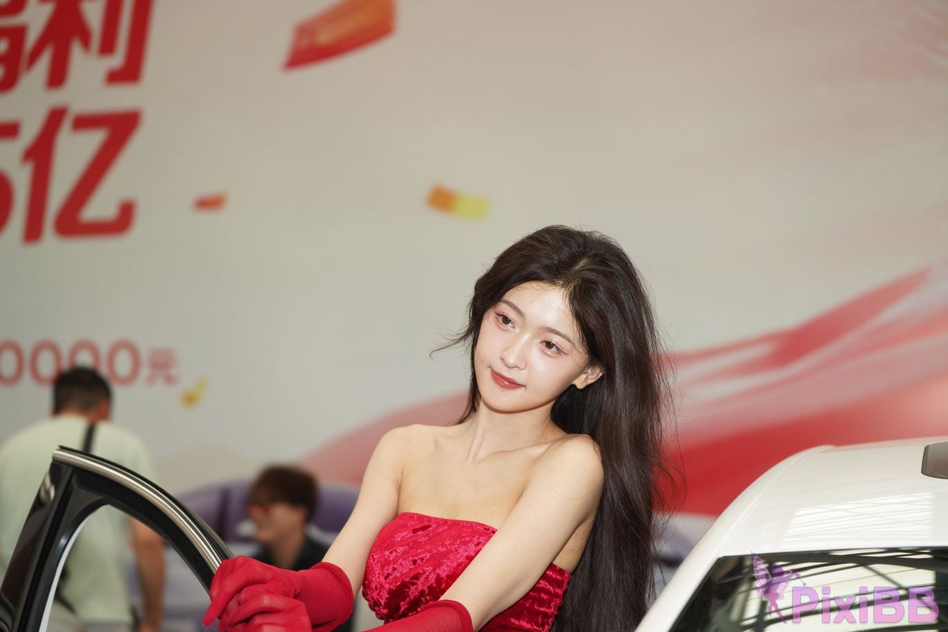 Featured Street Photography Works No.5957 Ren Mianmian in a bright red dress PixiBB.COM 121