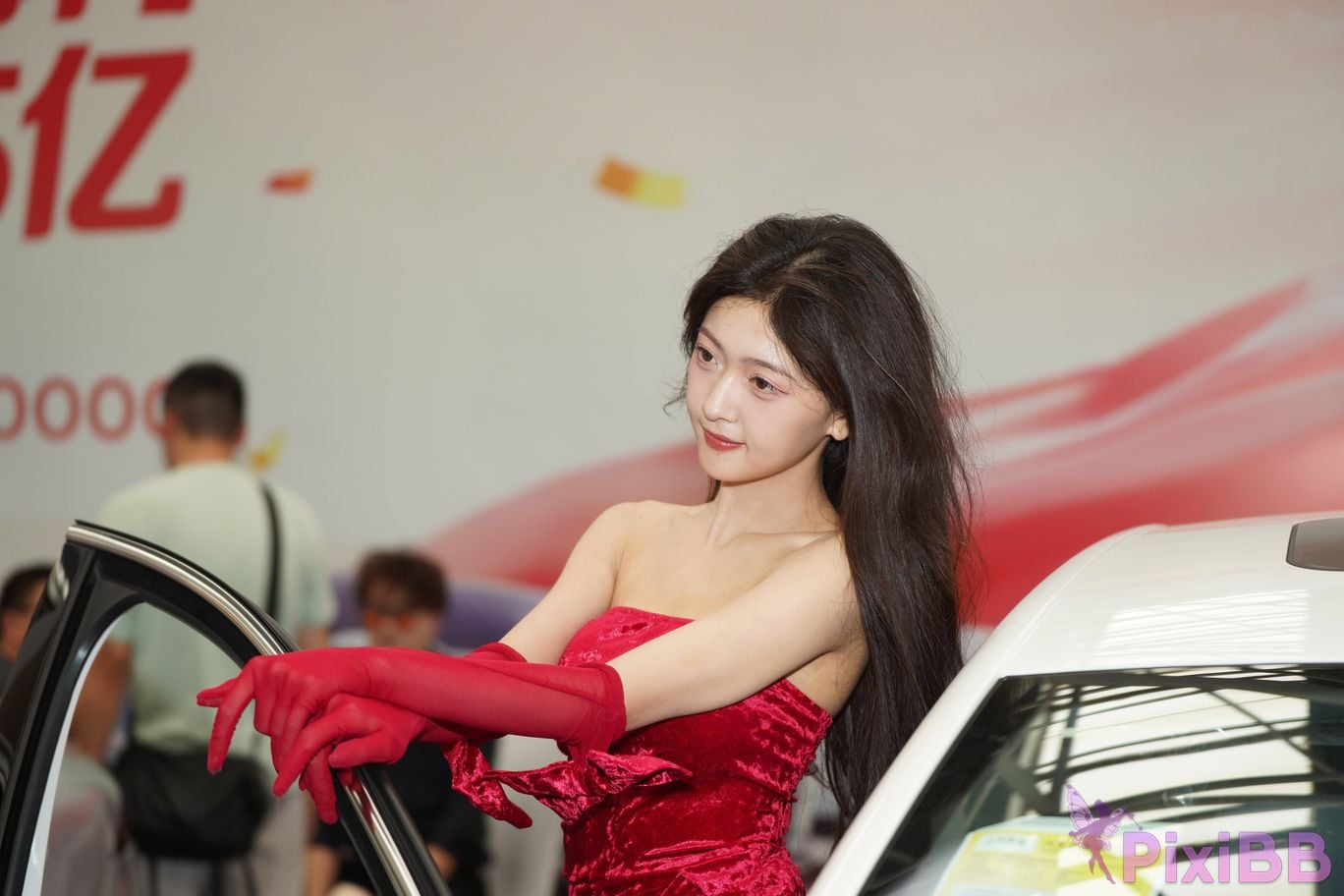 Featured Street Photography Works No.5957 Ren Mianmian in a bright red dress PixiBB.COM 122