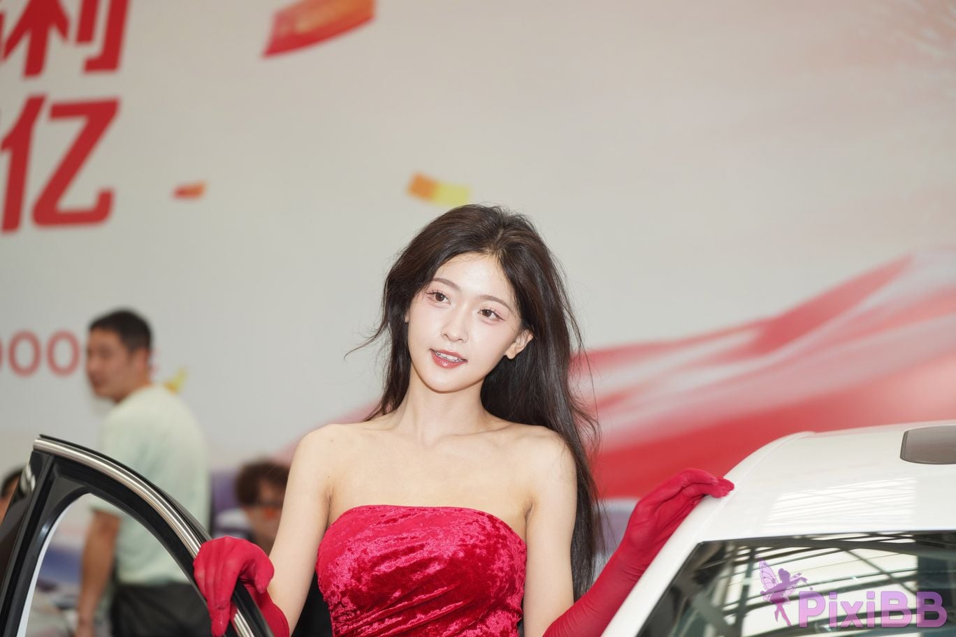 Featured Street Photography Works No.5957 Ren Mianmian in a bright red dress PixiBB.COM 124