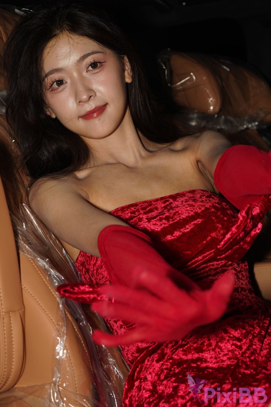 Featured Street Photography Works No.5957 Ren Mianmian in a bright red dress PixiBB.COM 185