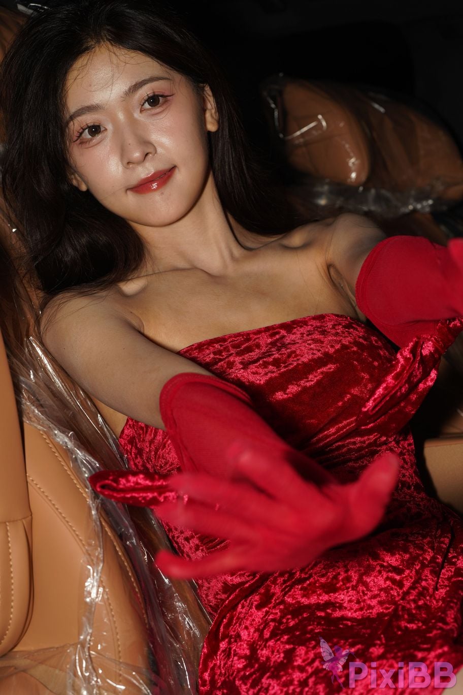 Featured Street Photography Works No.5957 Ren Mianmian in a bright red dress PixiBB.COM 186
