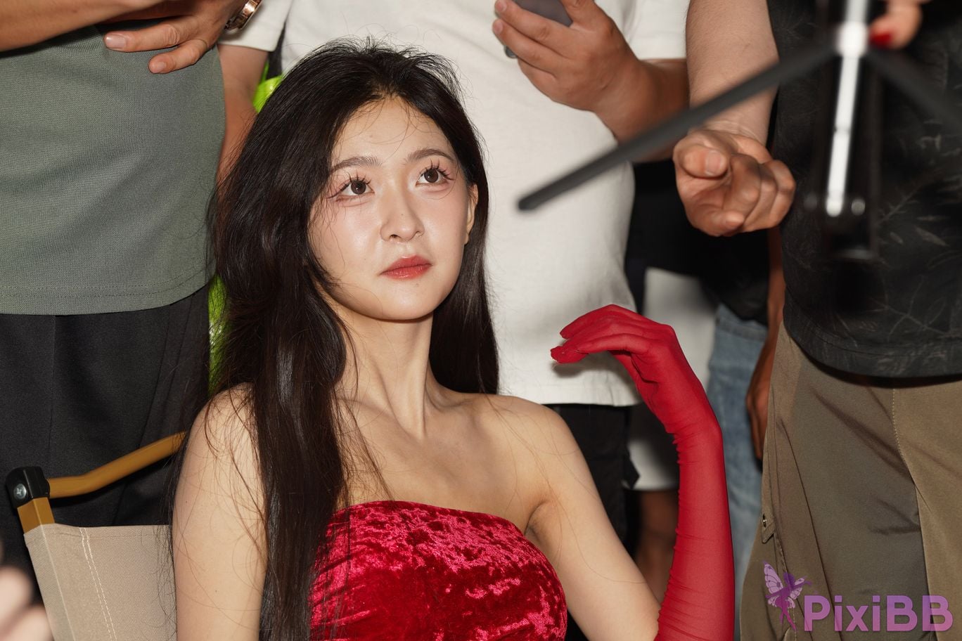 Featured Street Photography Works No.5957 Ren Mianmian in a bright red dress PixiBB.COM 200