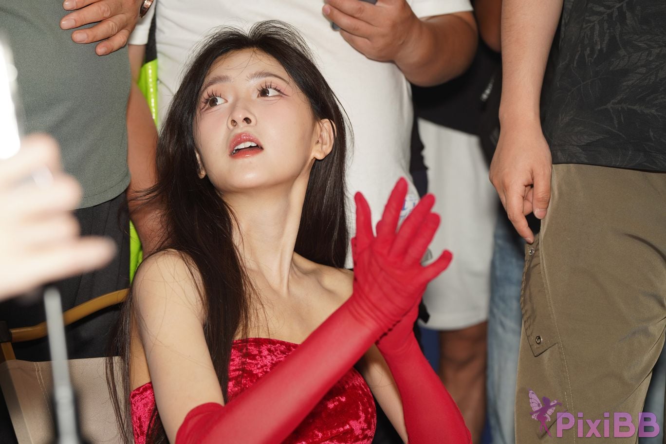 Featured Street Photography Works No.5957 Ren Mianmian in a bright red dress PixiBB.COM 201