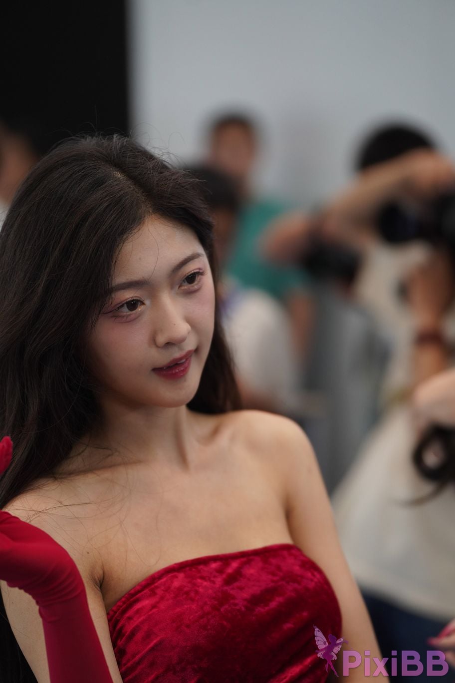 Featured Street Photography Works No.5957 Ren Mianmian in a bright red dress PixiBB.COM 212