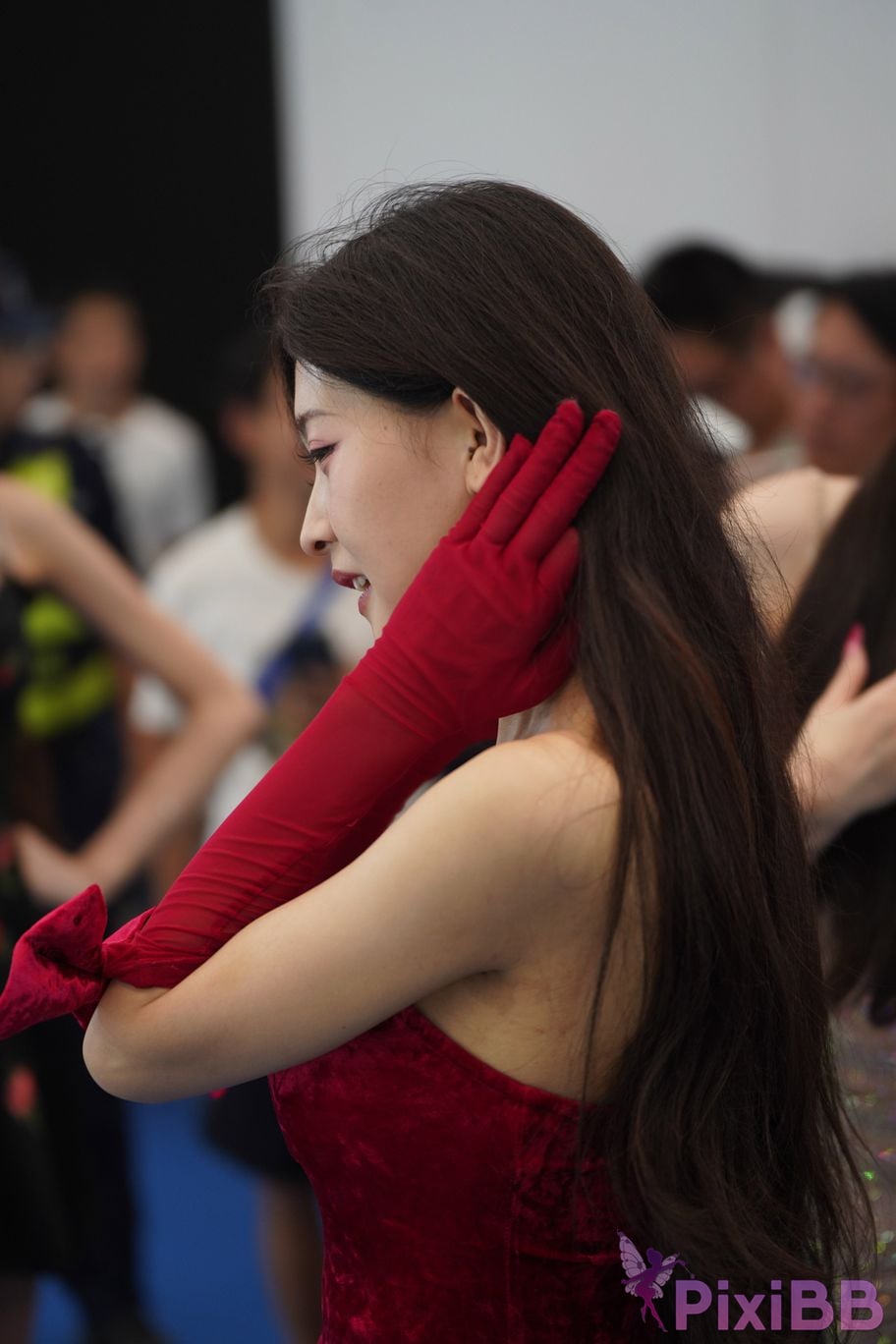 Featured Street Photography Works No.5957 Ren Mianmian in a bright red dress PixiBB.COM 218
