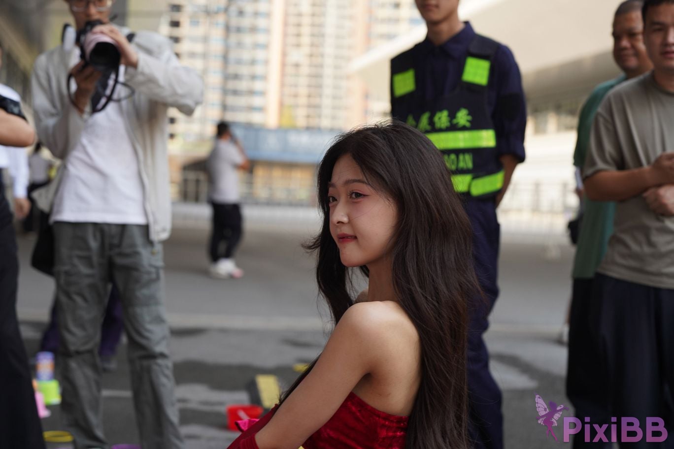 Featured Street Photography Works No.5957 Ren Mianmian in a bright red dress PixiBB.COM 266