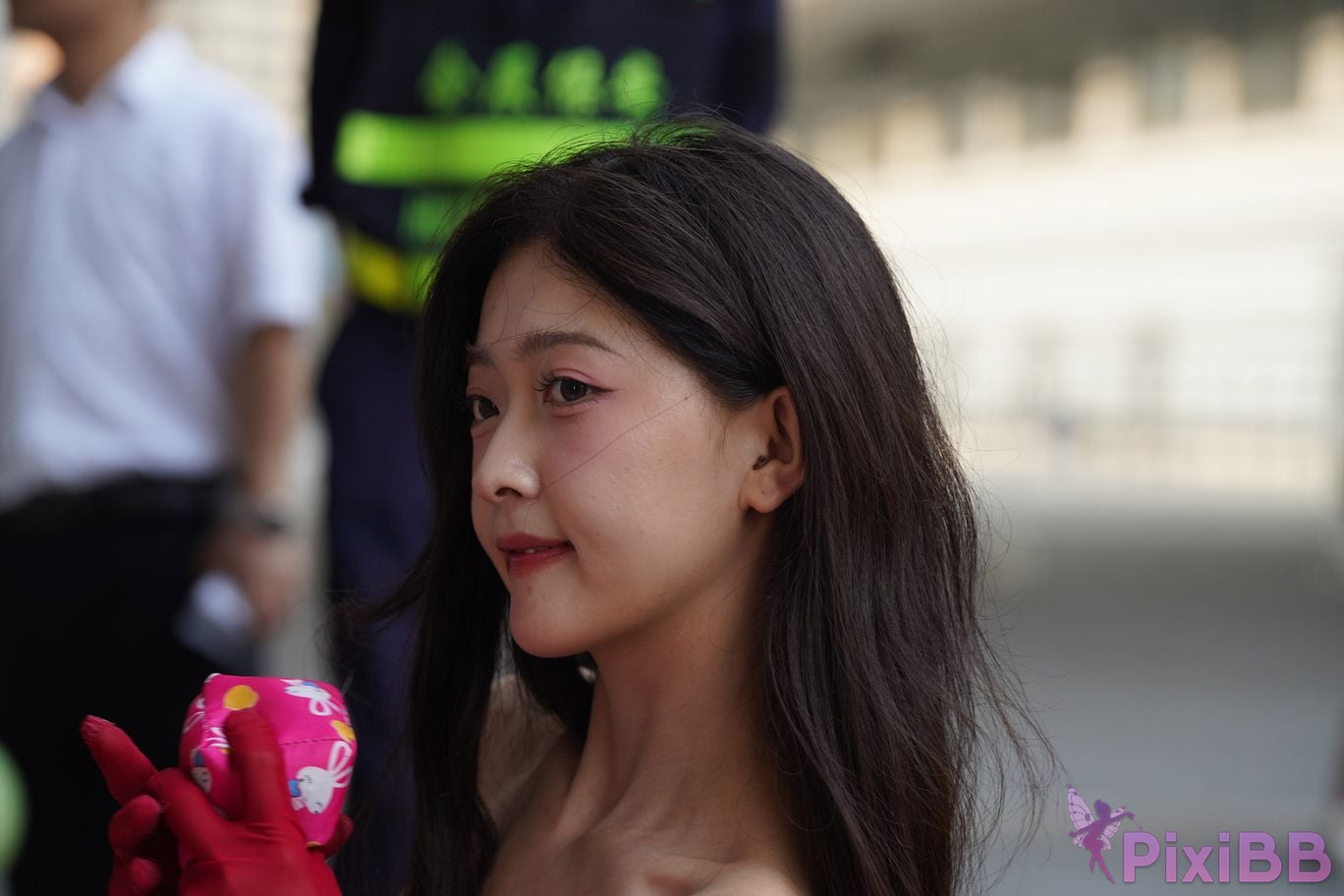 Featured Street Photography Works No.5957 Ren Mianmian in a bright red dress PixiBB.COM 267