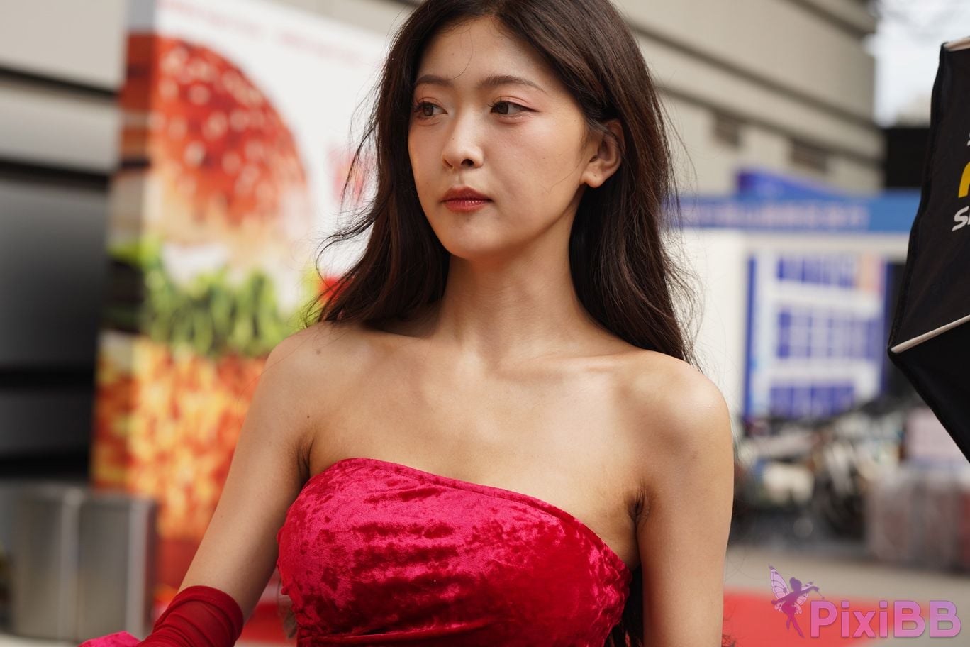 Featured Street Photography Works No.5957 Ren Mianmian in a bright red dress PixiBB.COM 288