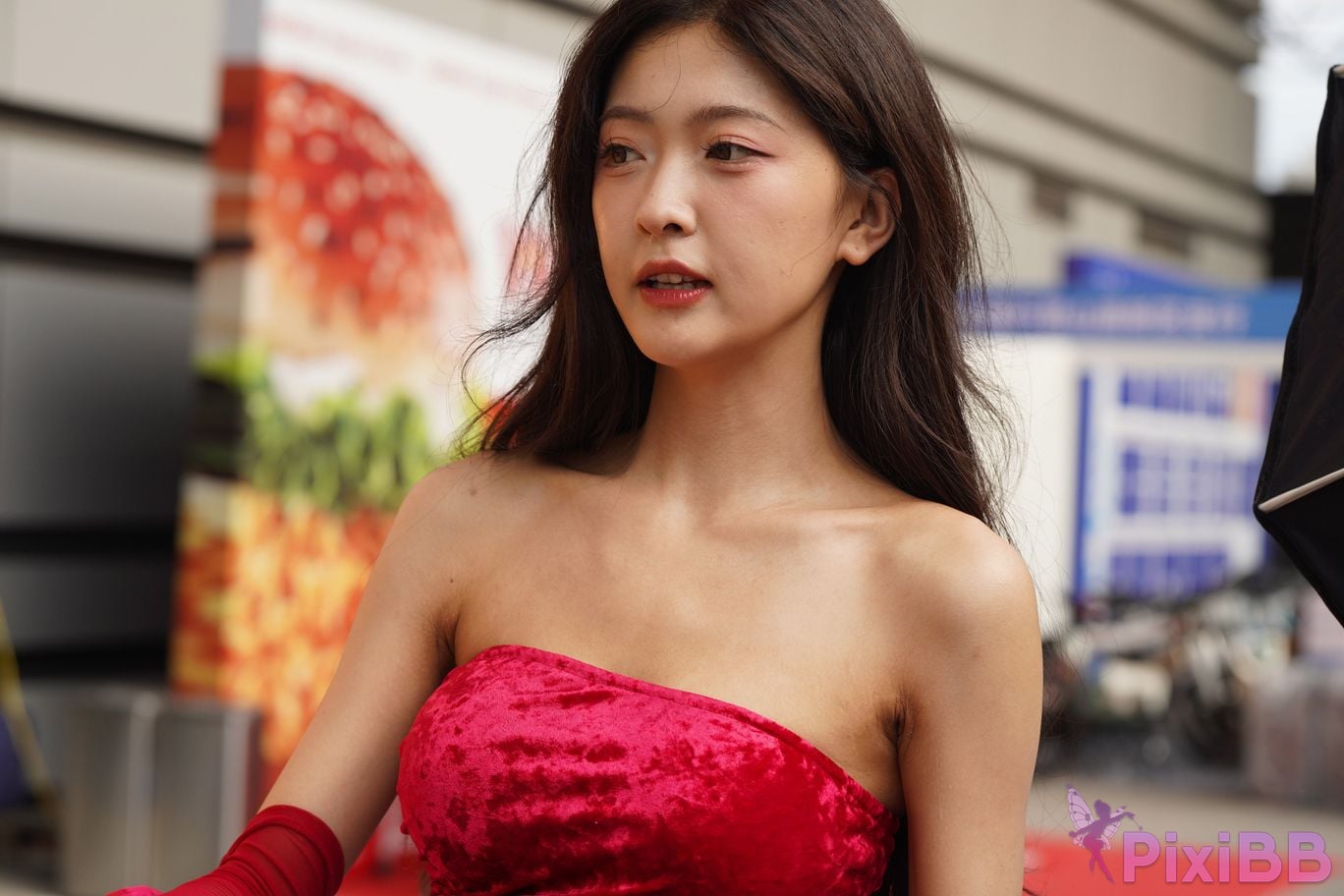 Featured Street Photography Works No.5957 Ren Mianmian in a bright red dress PixiBB.COM 289