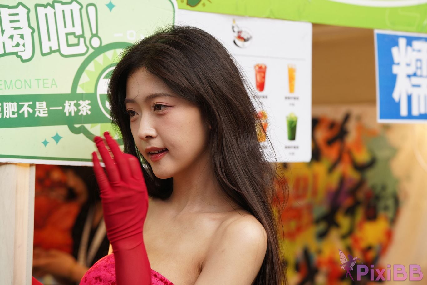 Featured Street Photography Works No.5957 Ren Mianmian in a bright red dress PixiBB.COM 294