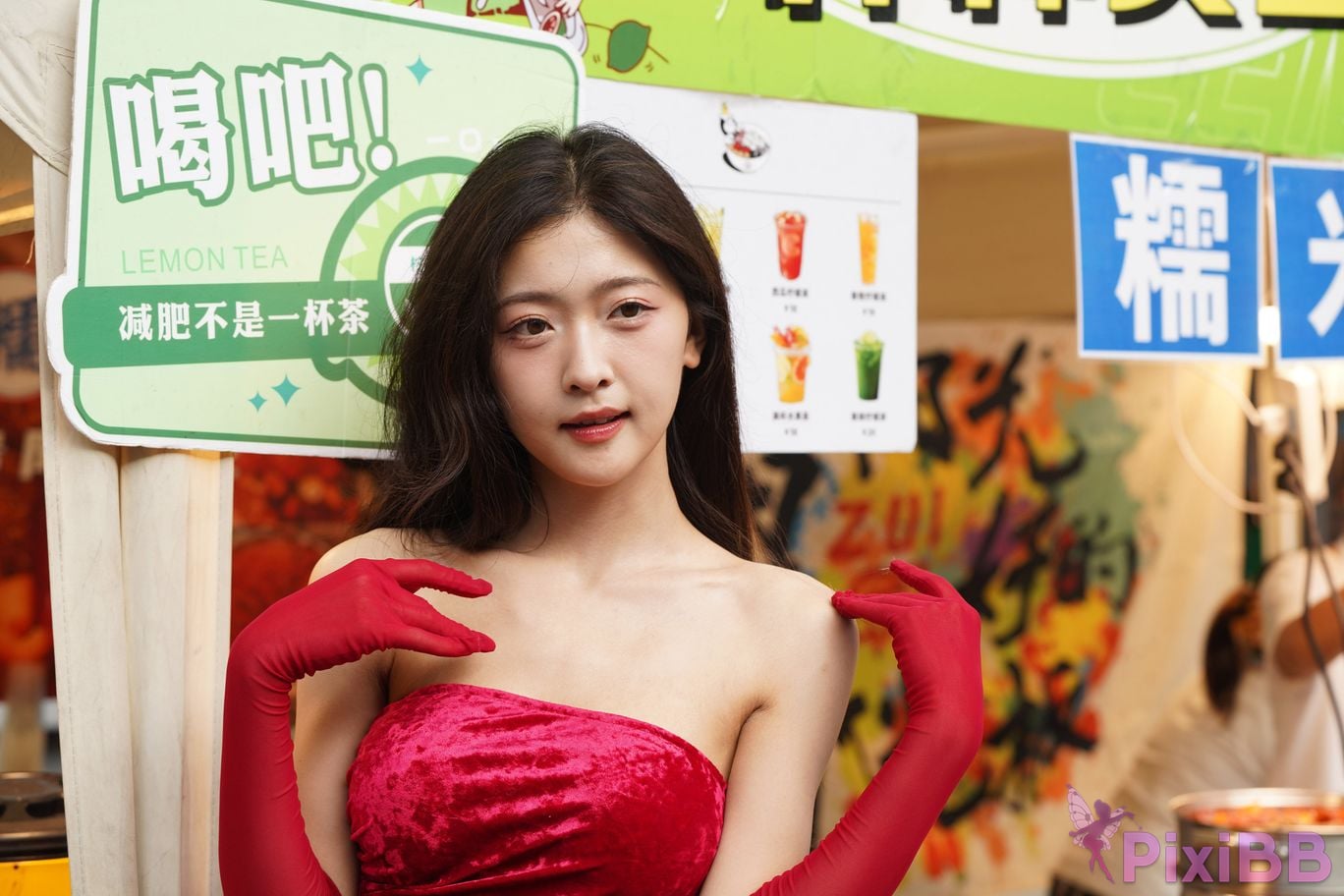 Featured Street Photography Works No.5957 Ren Mianmian in a bright red dress PixiBB.COM 299