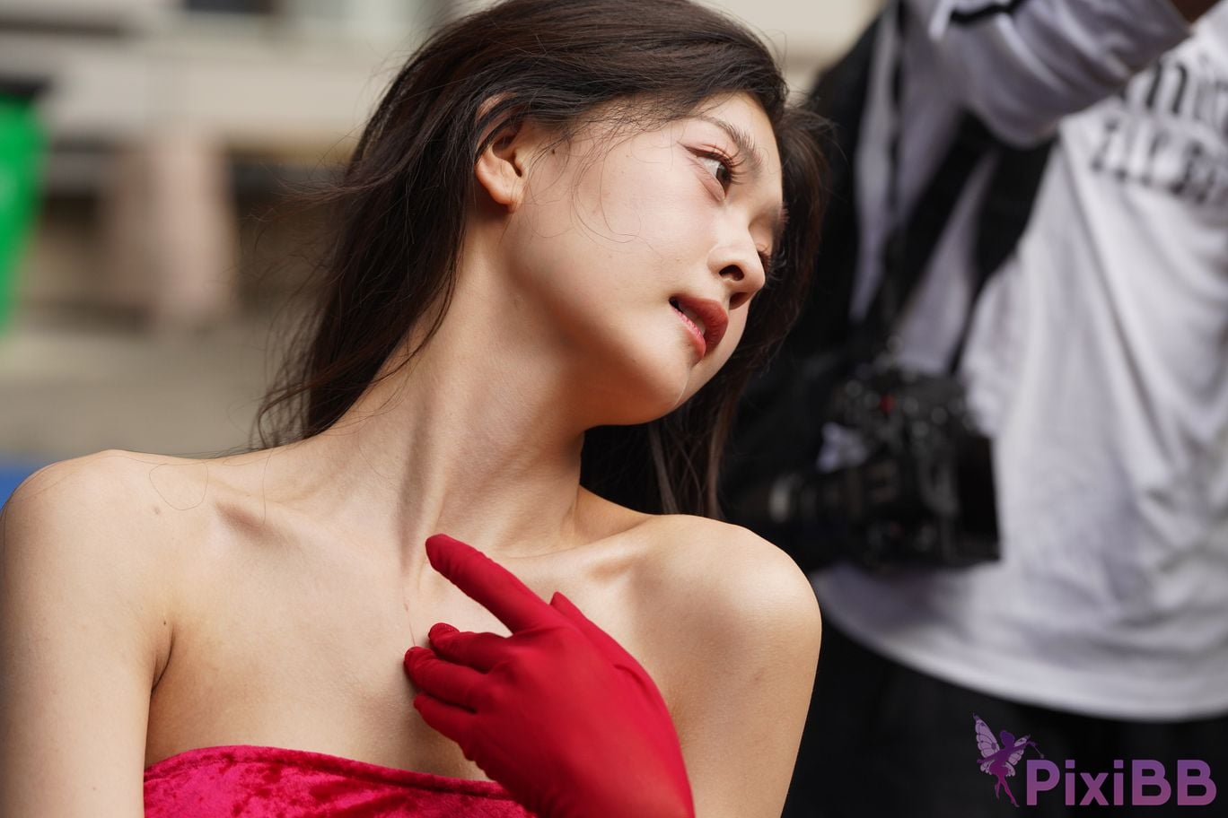 Featured Street Photography Works No.5957 Ren Mianmian in a bright red dress PixiBB.COM 346