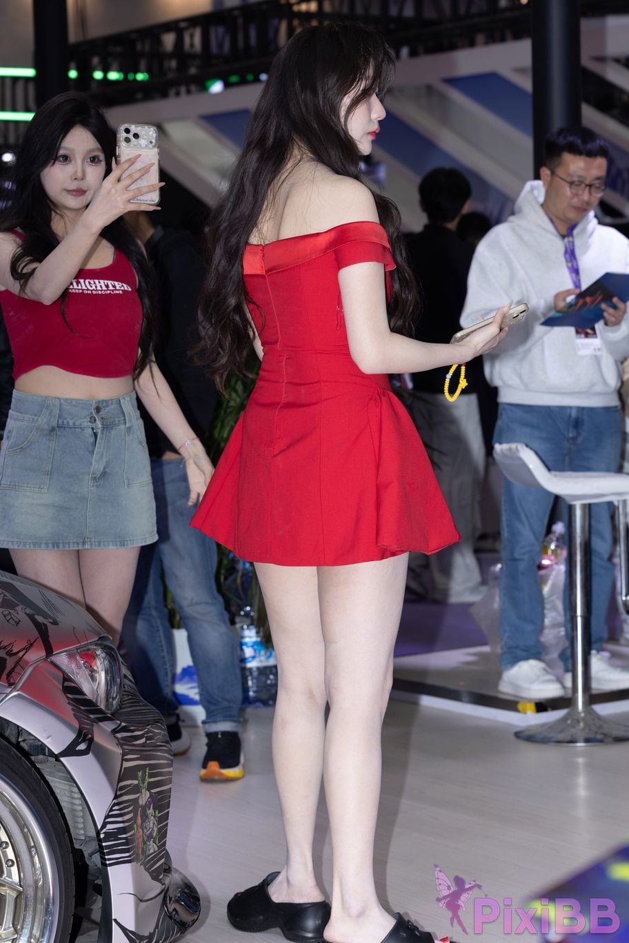 Featured Street Photography Works No.5959 Fair skinned beauty in red dress PixiBB.COM 005