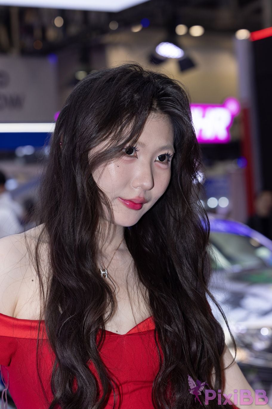 Featured Street Photography Works No.5959 Fair skinned beauty in red dress PixiBB.COM 026
