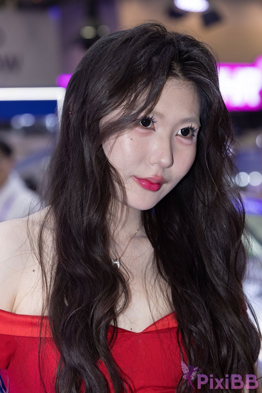 Featured Street Photography Works No.5959 Fair skinned beauty in red dress PixiBB.COM 027
