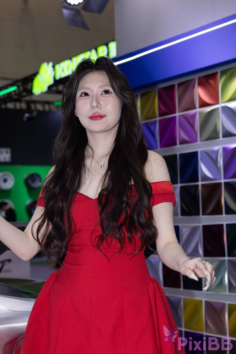 Featured Street Photography Works No.5959 Fair skinned beauty in red dress PixiBB.COM 088