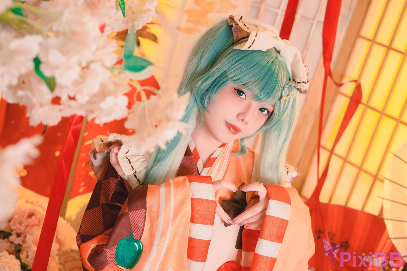 Cosplayer Messie Huang Miku PixiBB.COM 001