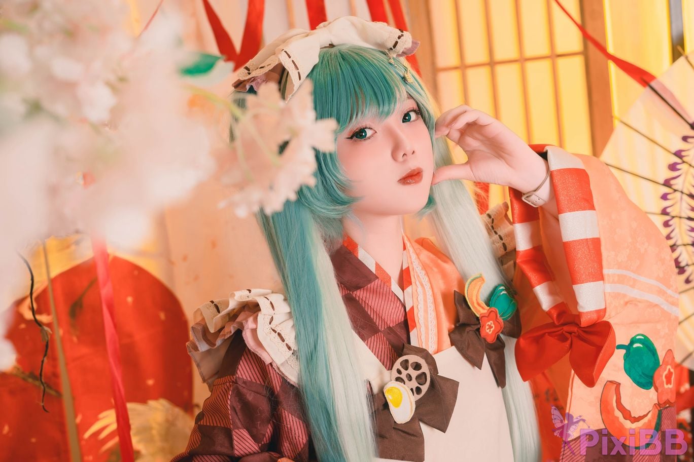 Cosplayer Messie Huang Miku PixiBB.COM 002