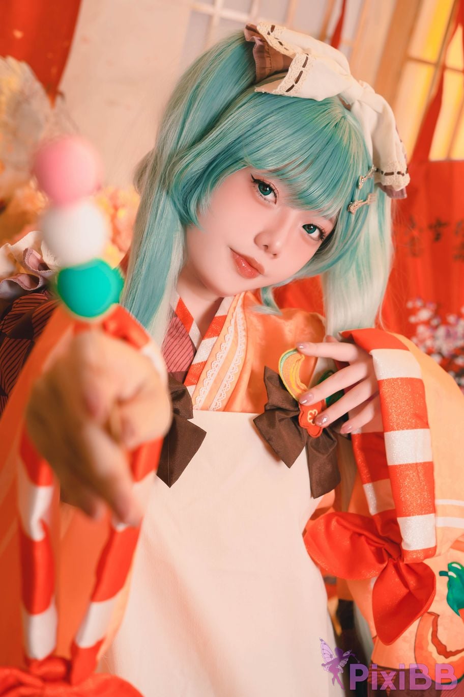 Cosplayer Messie Huang Miku PixiBB.COM 006