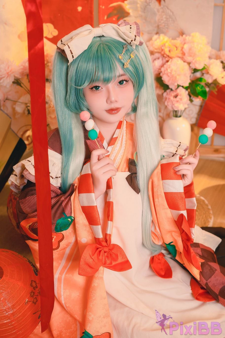 Cosplayer Messie Huang Miku PixiBB.COM 011