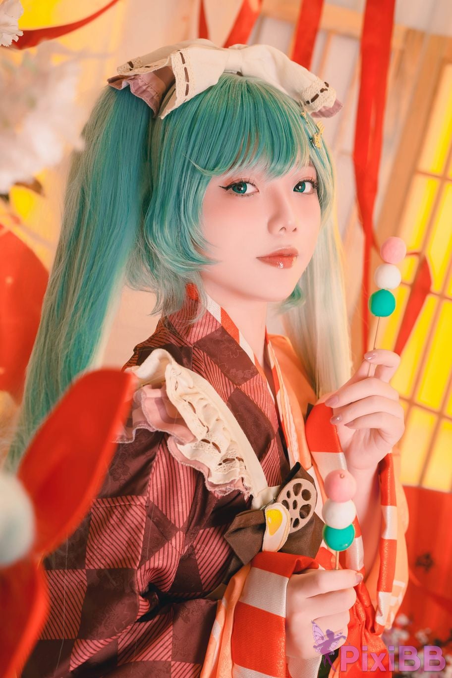 Cosplayer Messie Huang Miku PixiBB.COM 018