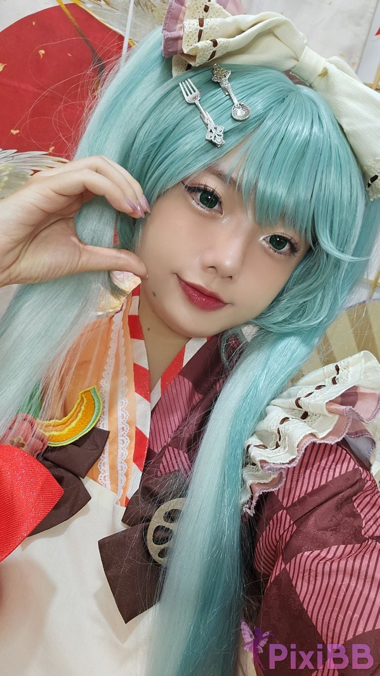 Cosplayer Messie Huang Miku PixiBB.COM 019