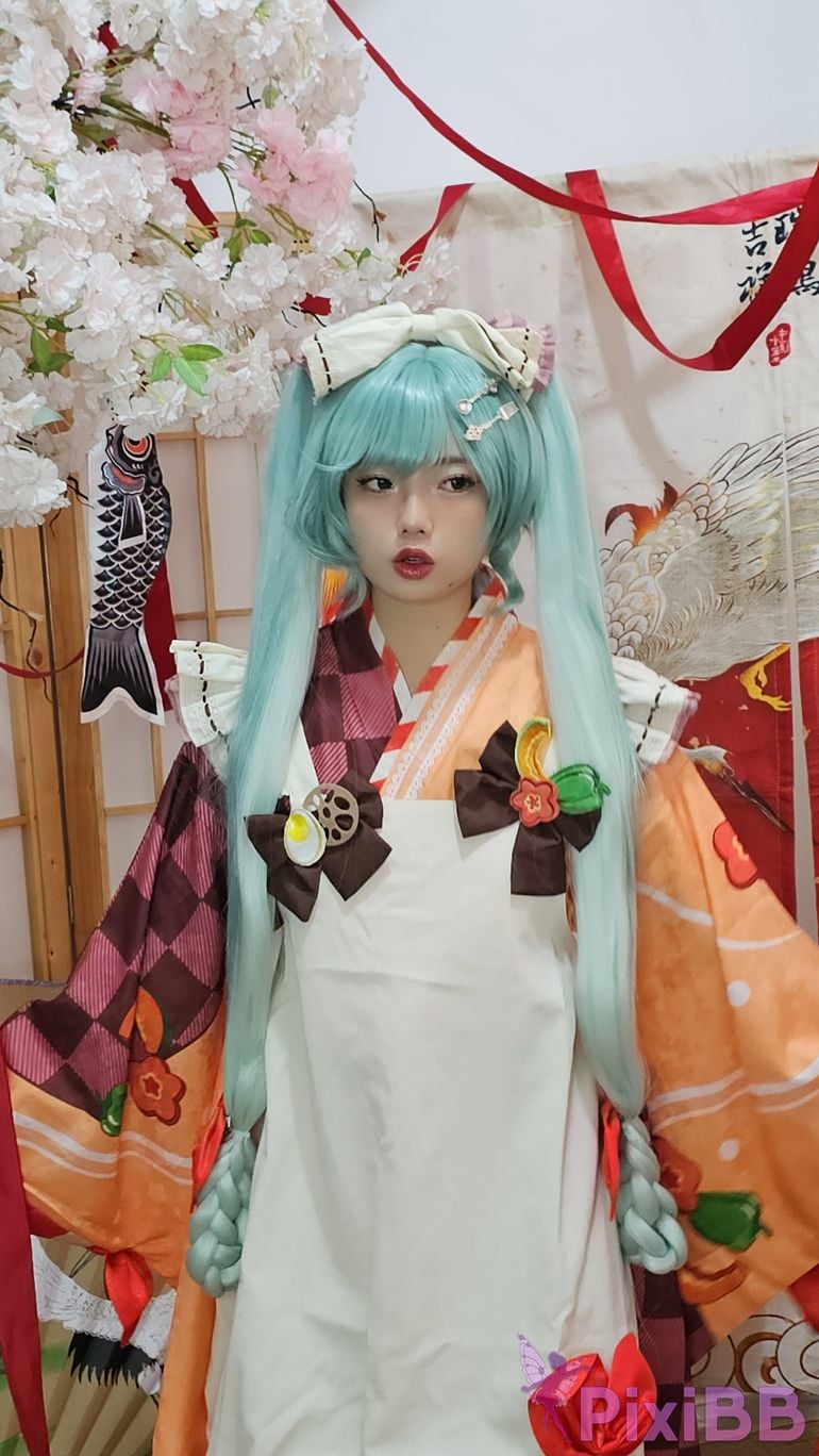 Cosplayer Messie Huang Miku PixiBB.COM 020