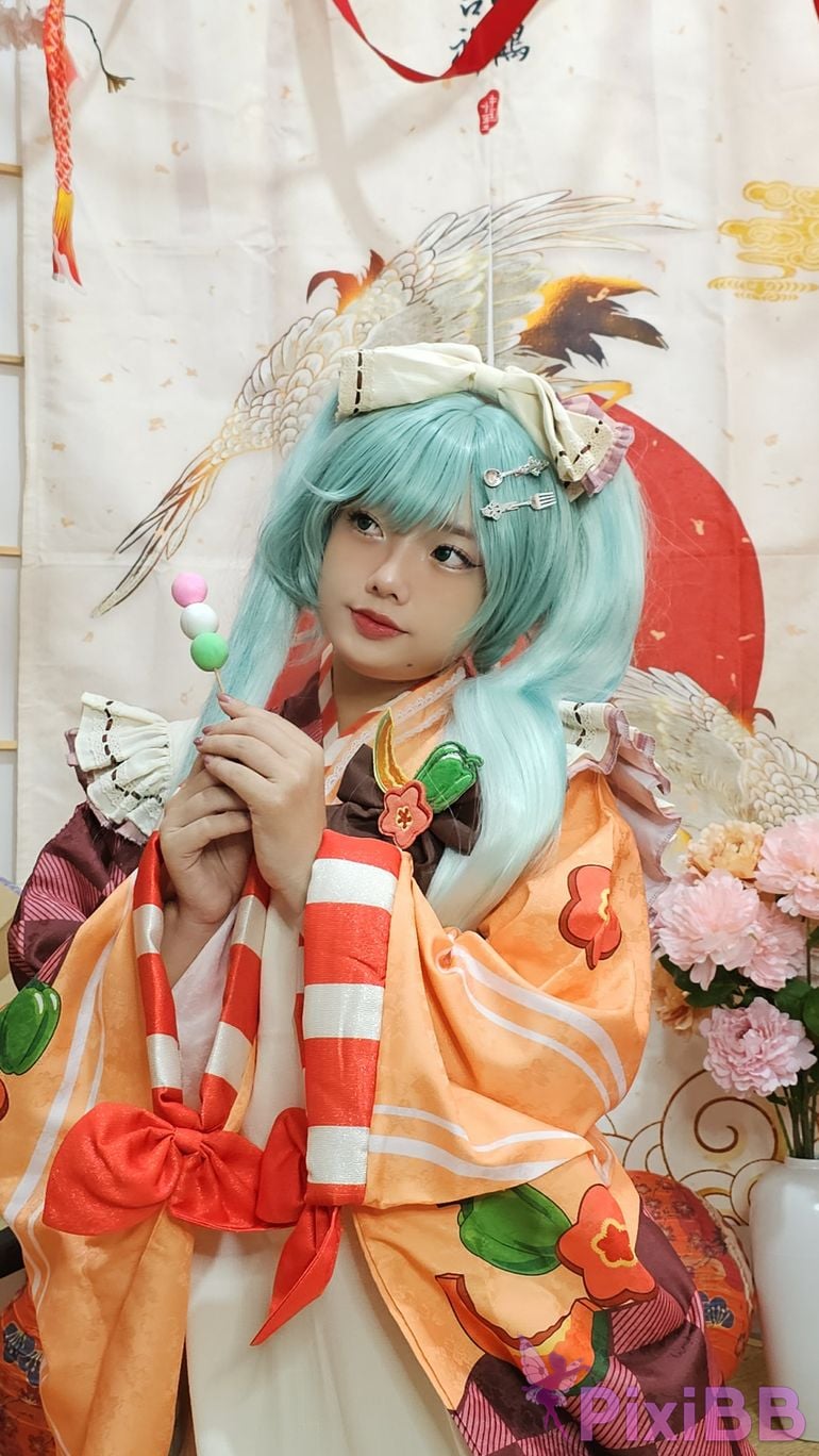 Cosplayer Messie Huang Miku PixiBB.COM 022