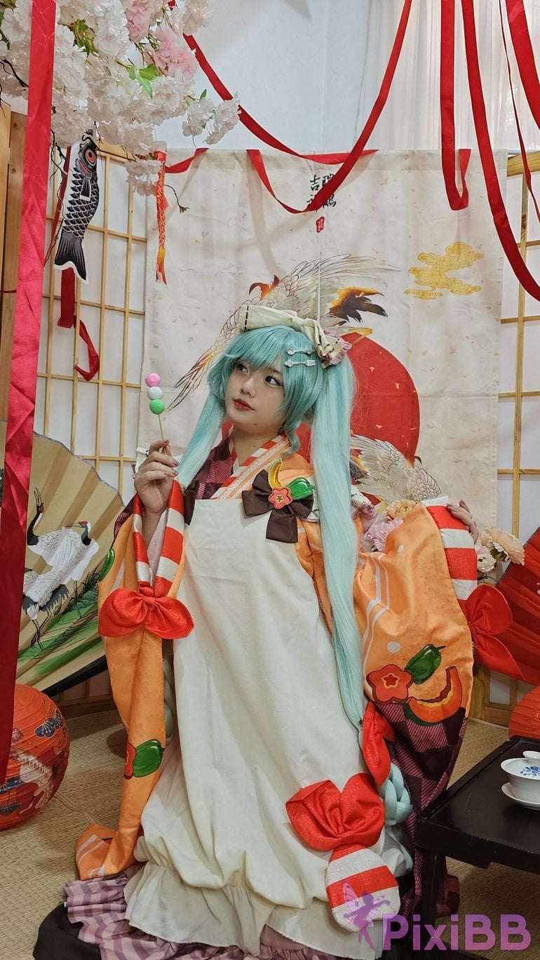 Cosplayer Messie Huang Miku PixiBB.COM 023
