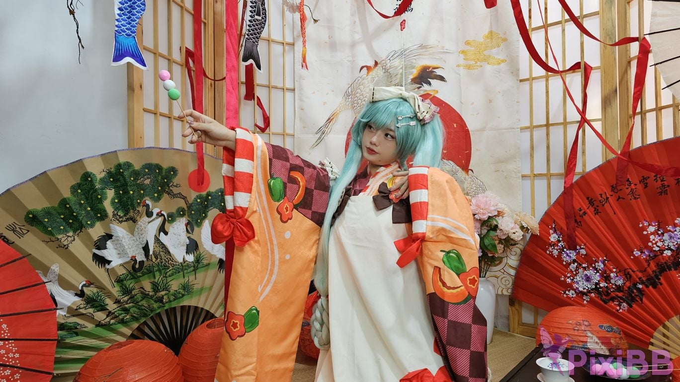 Cosplayer Messie Huang Miku PixiBB.COM 024