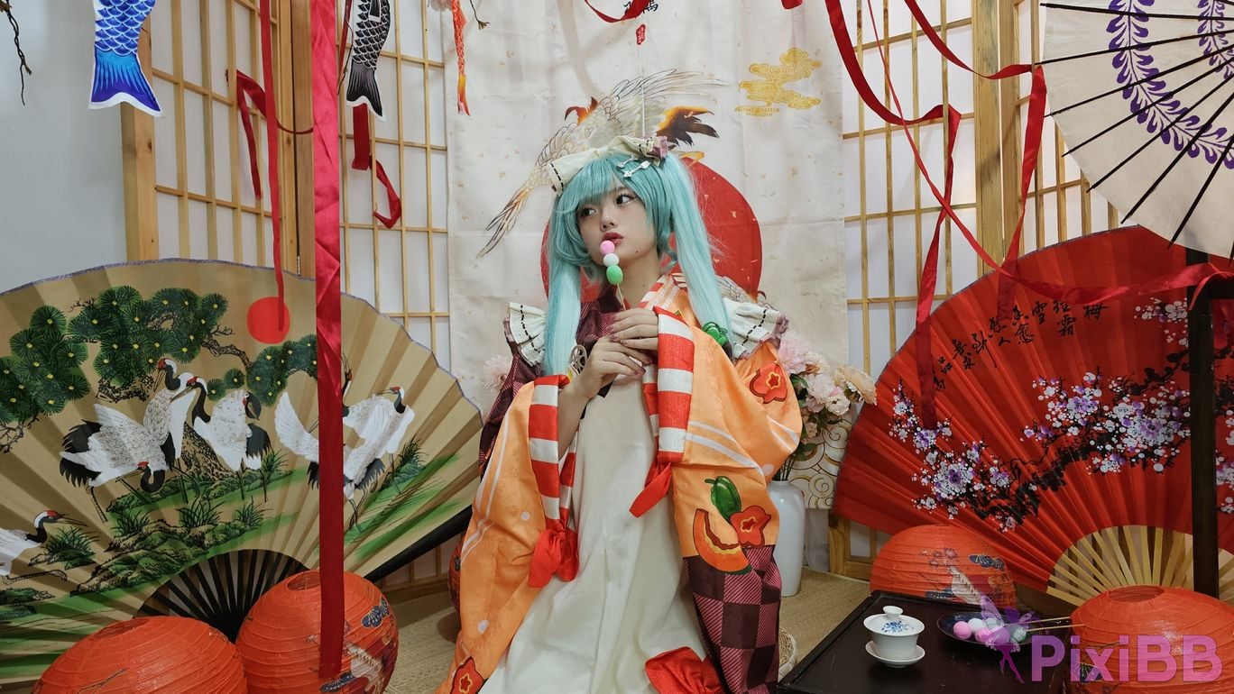 Cosplayer Messie Huang Miku PixiBB.COM 025