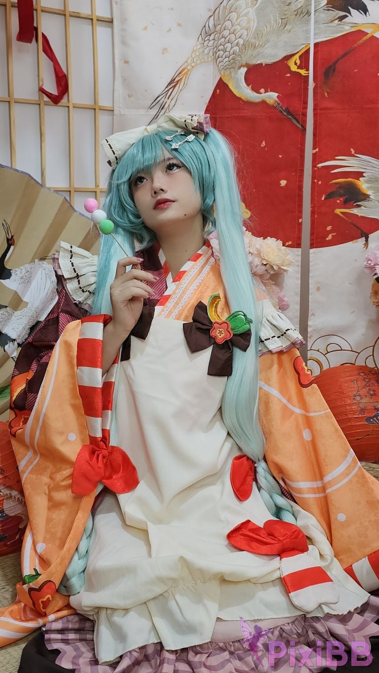 Cosplayer Messie Huang Miku PixiBB.COM 026