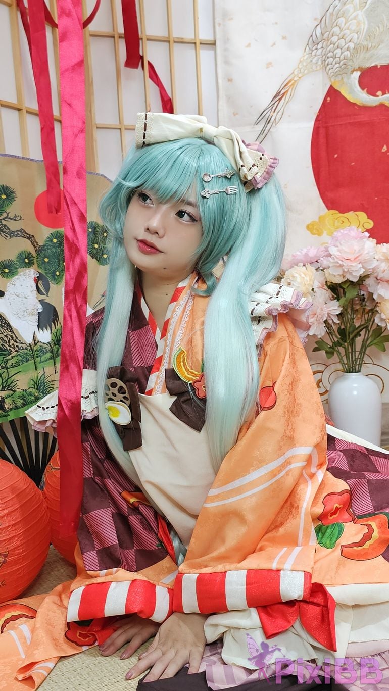 Cosplayer Messie Huang Miku PixiBB.COM 033