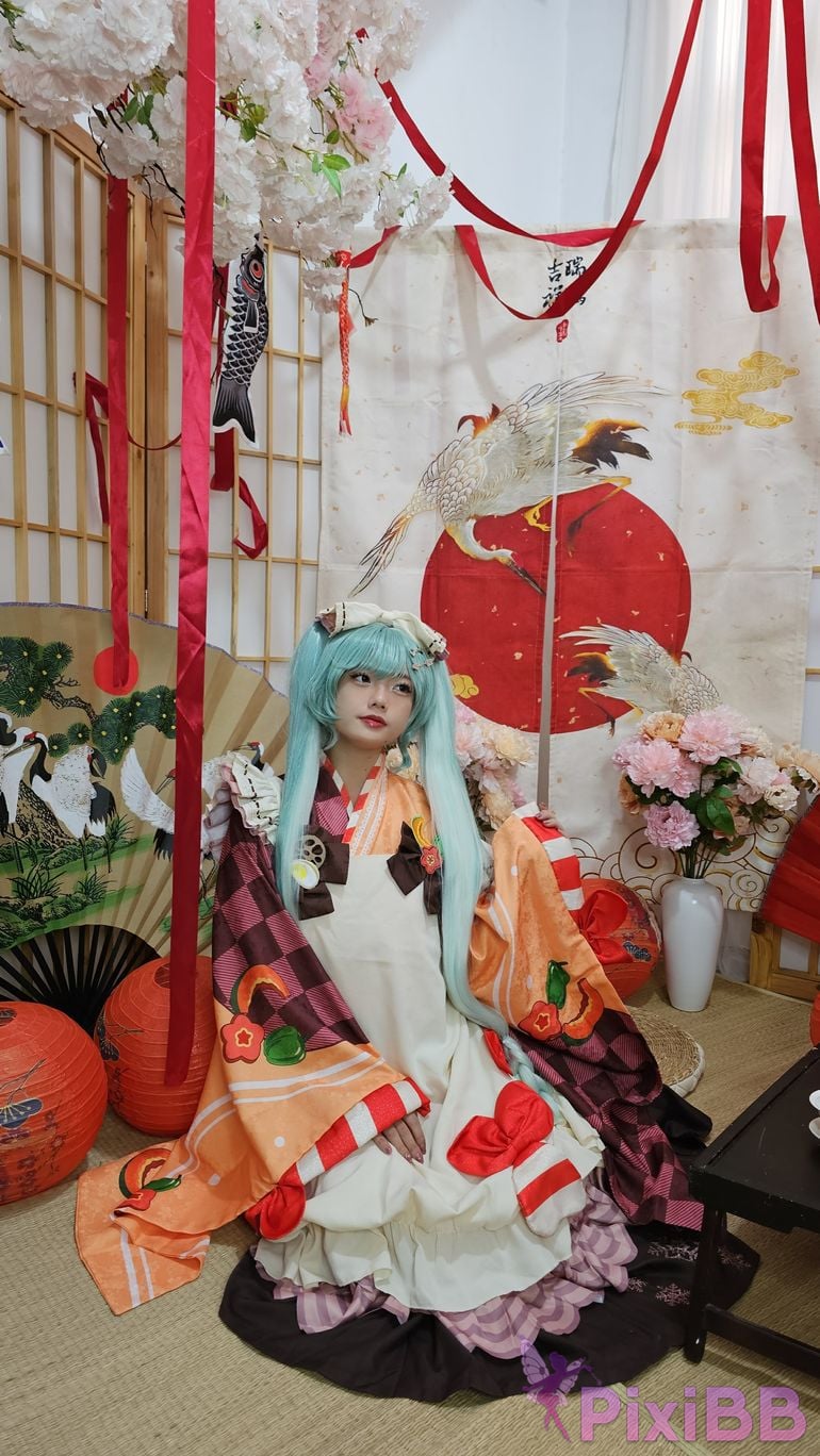 Cosplayer Messie Huang Miku PixiBB.COM 034