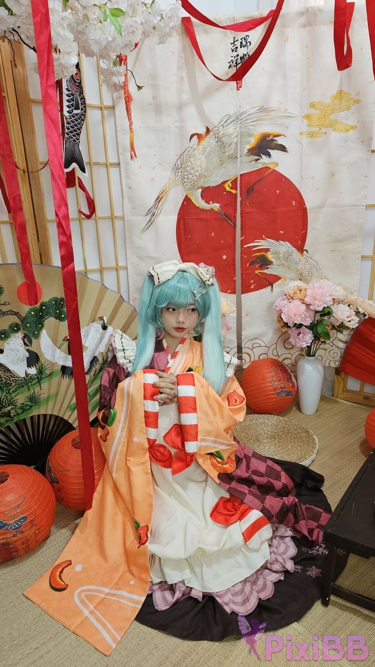 Cosplayer Messie Huang Miku PixiBB.COM 035
