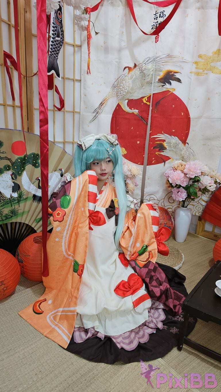 Cosplayer Messie Huang Miku PixiBB.COM 036