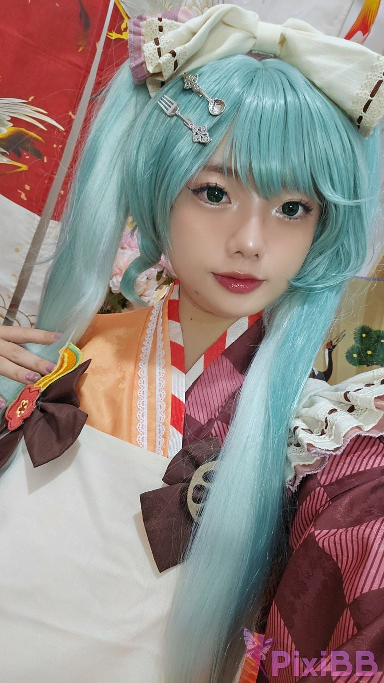 Cosplayer Messie Huang Miku PixiBB.COM 042